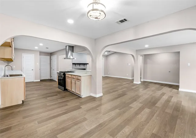 4th image of 702 Austrian Rd, Grand Prairie, TX 75050 | MLS# 21337381
