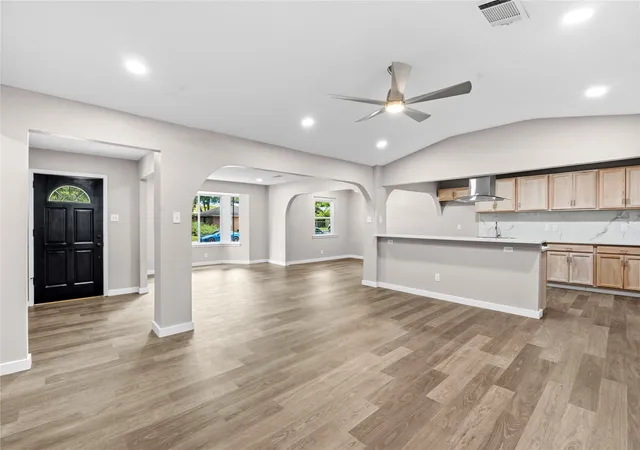 5th image of 702 Austrian Rd, Grand Prairie, TX 75050 | MLS# 21337381