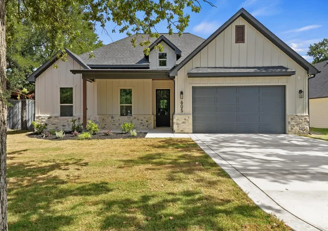 Photo 1 of Sale Pending at 605 N Stewart St, Azle, TX 76020 | MLS# 21337976 | Listing updated on 2026-08-26