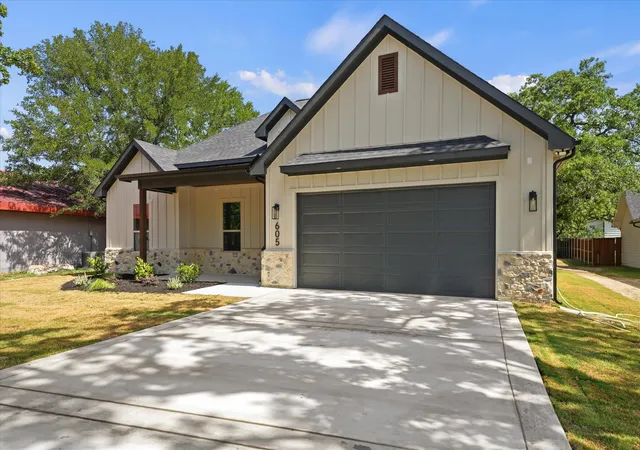 Photo 3 of Sale Pending at 605 N Stewart St, Azle, TX 76020 | MLS# 21337976 | Listing updated on 2026-08-26