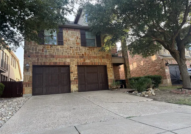 Single family home for sale at 1316 Cog Hill Dr, Fort Worth, TX 76120 | MLS# 21337898