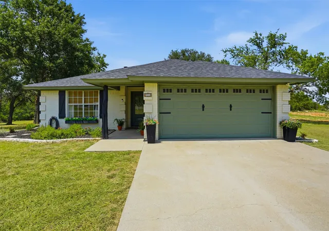 Photo 2 of Single family home for sale at 986 Eagles Wy, Springtown, TX 76082 | MLS# 21338001 | Listing updated on 2026-08-24