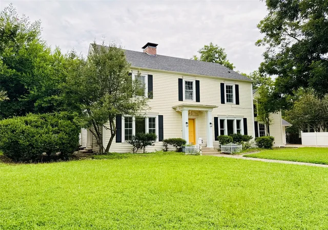 Photo 3 of Single family home for sale at 2025 Walworth St, Greenville, TX 75401 | MLS# 21332602 | Listing updated on 2026-10-07