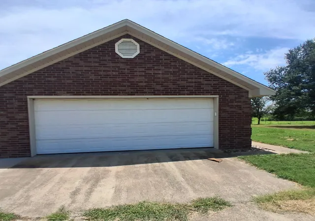 Photo 2 of Single family home for sale at 511 County Road Sw 3010, Mount Vernon, TX 75457 | MLS# 21336424 | Listing updated on 2026-09-23