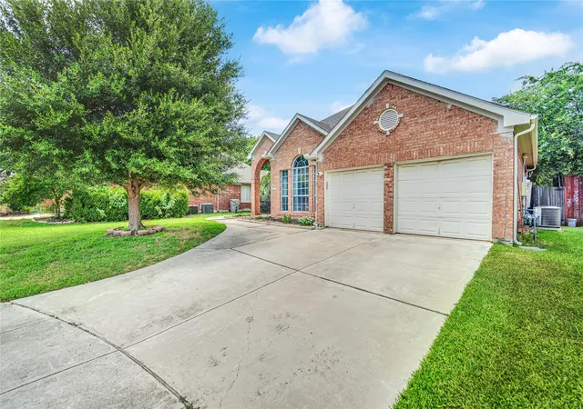 Photo 3 of Single family home for sale at 2241 Merritt Wy, Arlington, TX 76018 | MLS# 21335041 | Listing updated on 2026-08-05