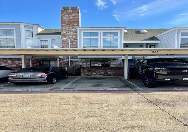 2nd image of 3410 Country Clb Dr W, Irving, TX 75038