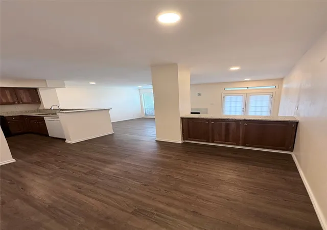 3rd image of 3410 Country Club Dr W #192, Irving, TX 75038 | MLS# 21330812
