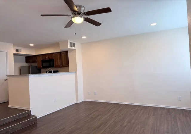 5th image of 3410 Country Club Dr W #192, Irving, TX 75038 | MLS# 21330812