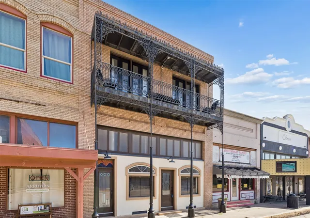 Photo 1 of Single family home for sale at 118 W Grand St #0, Whitewright, TX 75491 | MLS# 21338070 | Listing updated on 2026-07-22