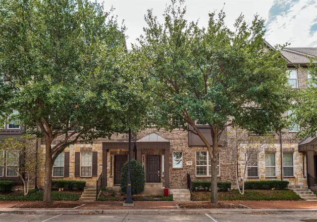 Photo 1 of Townhouse for sale at 3906 Asbury Ln, Addison, TX 75001 | MLS# 21336107 | Listing updated on 2026-07-22