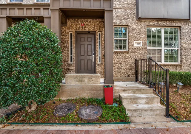 Photo 2 of Townhouse for sale at 3906 Asbury Ln, Addison, TX 75001 | MLS# 21336107 | Listing updated on 2026-07-22