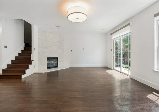 Photo 3 of Townhouse for sale at 3906 Asbury Ln, Addison, TX 75001 | MLS# 21336107 | Listing updated on 2026-07-22