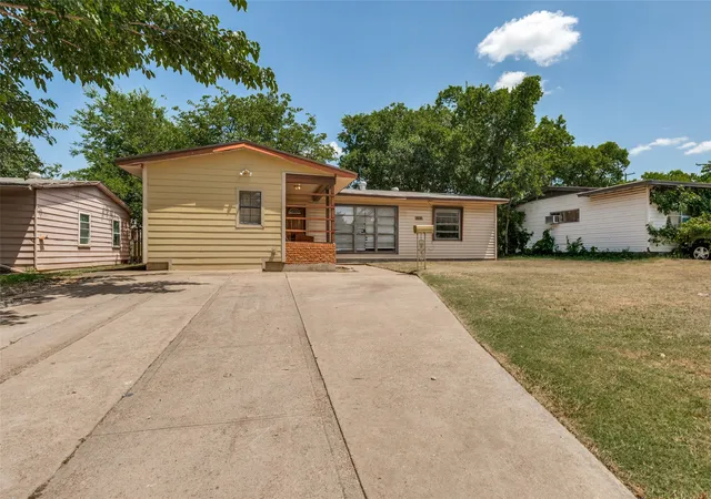 Single family home for sale at 11515 Abston Ln, Dallas, TX 75218 | MLS# 21338101