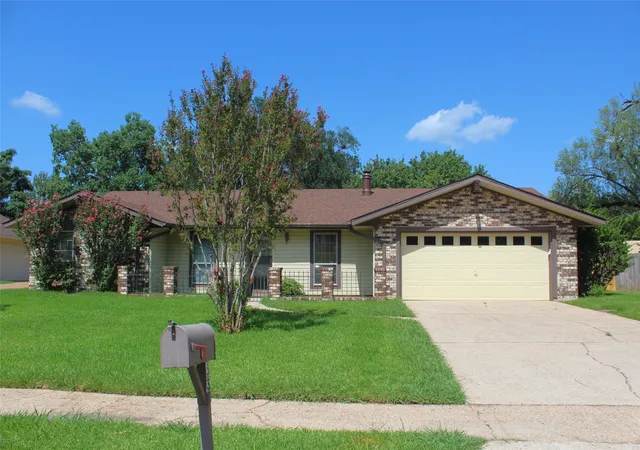 Photo 1 of Sale Pending at 453 Plaza Cir, Bossier City, LA 71111 | MLS# 21337888 | Listing updated on 2026-08-12