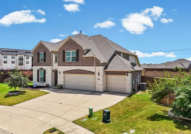 Photo 4 of Single family home for sale at 1640 Millican Ln, Aubrey, TX 76227 | MLS# 21336690 | Listing updated on 2026-09-30