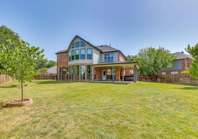 Photo 2 of Single family home for sale at 18 Hideaway Ct, Roanoke, TX 76262 | MLS# 21336523 | Listing updated on 2026-09-17