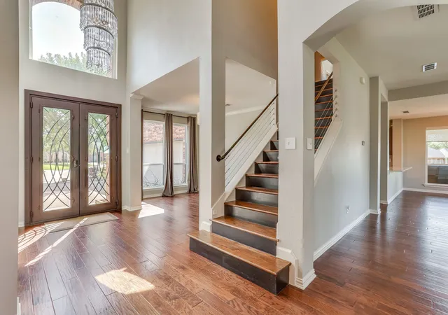 Photo 4 of Single family home for sale at 18 Hideaway Ct, Roanoke, TX 76262 | MLS# 21336523 | Listing updated on 2026-09-17