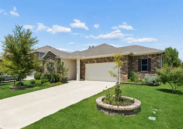 Photo 2 of Single family home for sale at 409 Stone Creek Blvd, Glenn Heights, TX 75154 | MLS# 21328971 | Listing updated on 2026-08-22