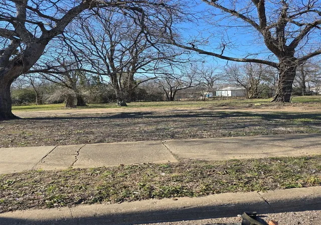 Photo 1 of Land for sale at 2115 S Denley Dr, Dallas, TX 75216 | MLS# 21338170 | Listing updated on 2026-07-22
