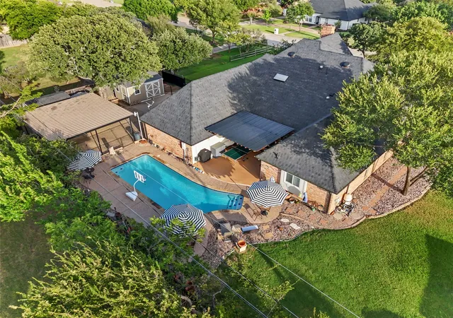 Photo 3 of Single family home for sale at 809 Shady Creek Dr, Kennedale, TX 76060 | MLS# 21336612 | Listing updated on 2026-10-03