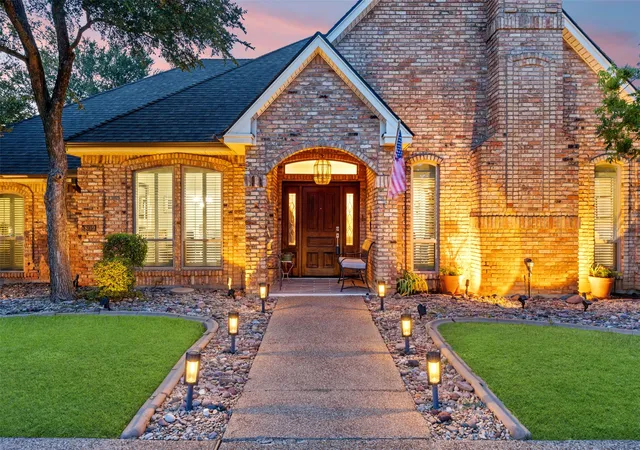 Photo 1 of Single family home for sale at 809 Shady Creek Dr, Kennedale, TX 76060 | MLS# 21336612 | Listing updated on 2026-10-03