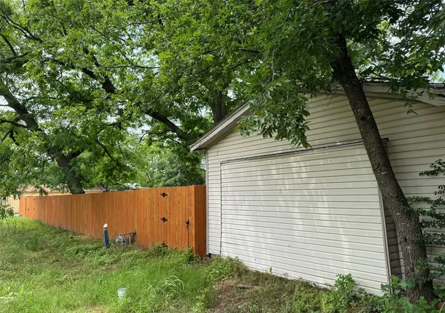 Photo 4 of Single family home for sale at 504 Sherman St, Tioga, TX 76271 | MLS# 21337775 | Listing updated on 2026-07-22