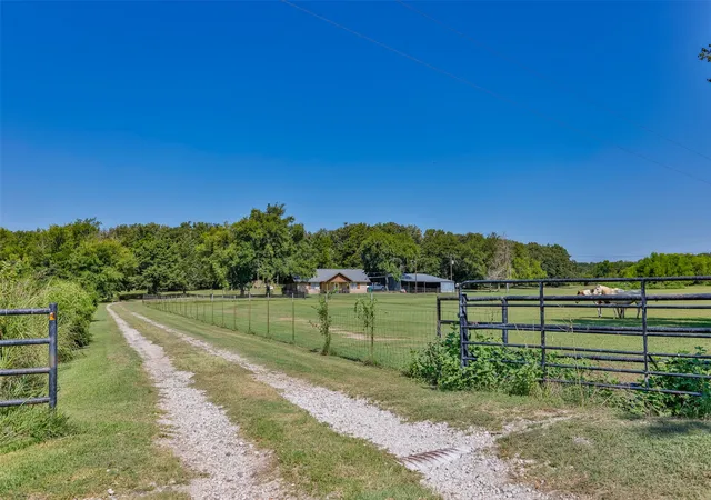 Photo 4 of Single family home for sale at 671 County Road 163, Gainesville, TX 76240 | MLS# 21338182 | Listing updated on 2026-09-03
