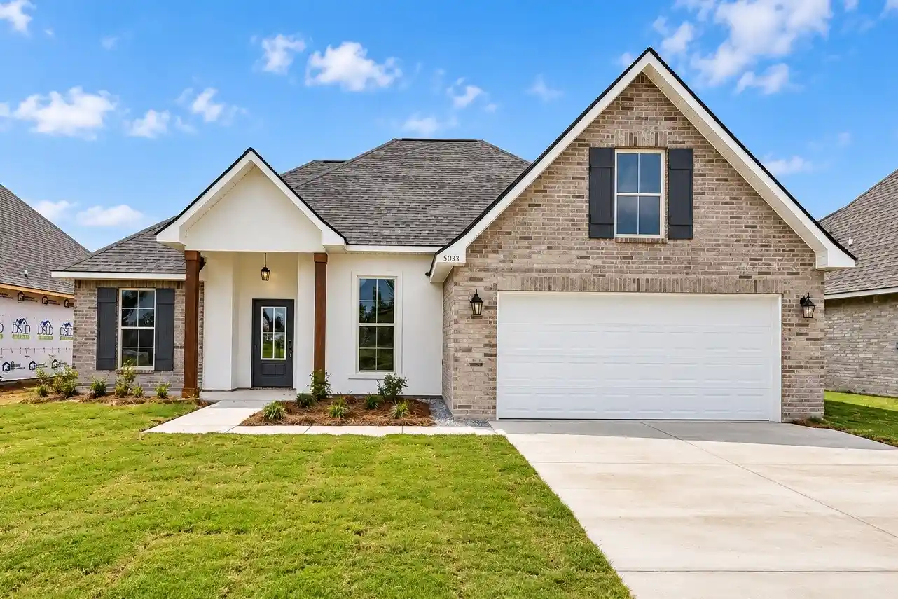 Photo 1 of Single family home for sale at 5033 Falcon Bay Dr, Shreveport, LA 71107 | MLS# 21338183 | Listing updated on 2026-10-30