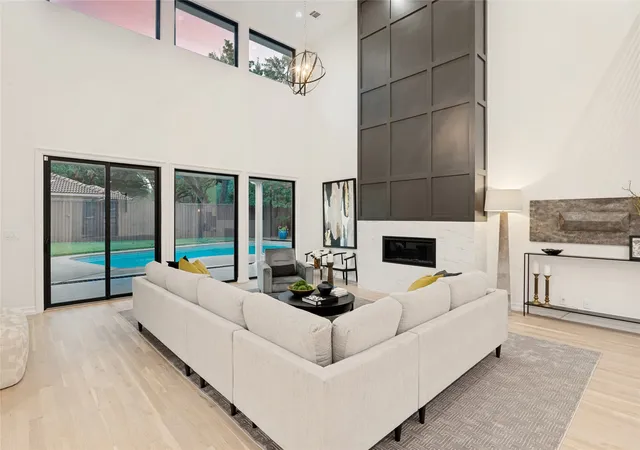Photo 3 of Mansion for sale at 4347 Royal Ridge Dr, Dallas, TX 75229 | MLS# 21337909 | Listing updated on 2026-10-05