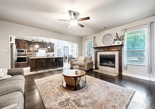 Photo 4 of Single family home for sale at 6010 Park View Dr, Midlothian, TX 76065 | MLS# 21337819 | Listing updated on 2026-09-16