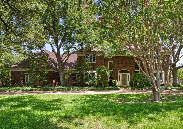 Single family home for sale at 2520 Norwood Dr, Hurst, TX 76054 | MLS# 21338177
