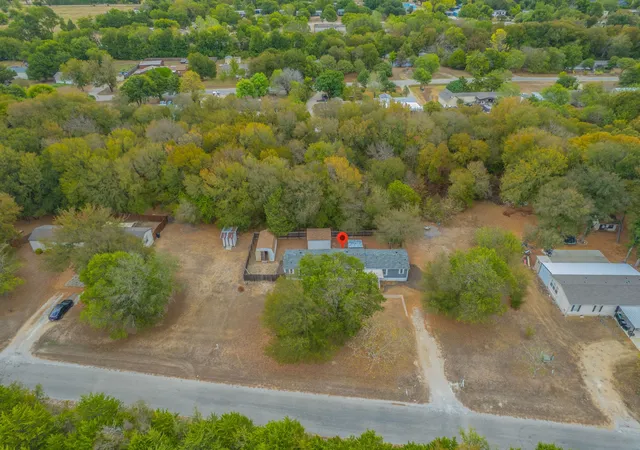 Photo 3 of Manufactured home for sale at 1027 Glen Brook Dr, Waxahachie, TX 75165 | MLS# 21327854 | Listing updated on 2026-10-05