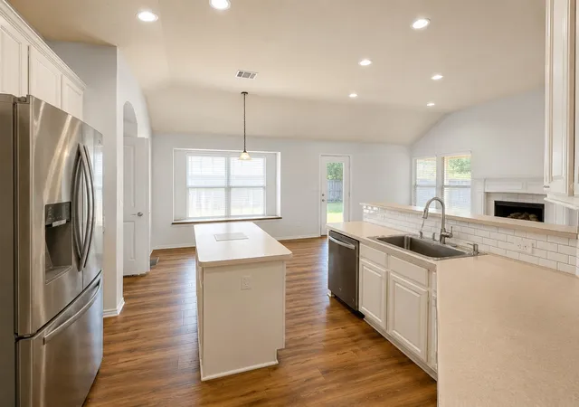 Photo 3 of Sale Pending at 448 Fremont Dr, Rockwall, TX 75087 | MLS# 21338352 | Listing updated on 2026-08-21