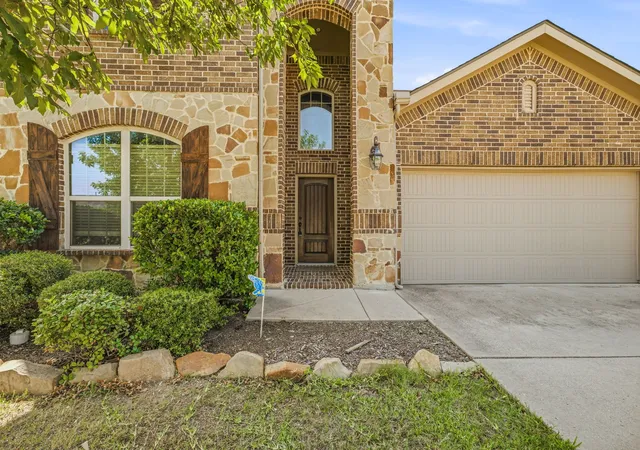 Photo 2 of Single family home for sale at 229 Pin Cushion Trl, Burleson, TX 76028 | MLS# 21338270 | Listing updated on 2026-07-22