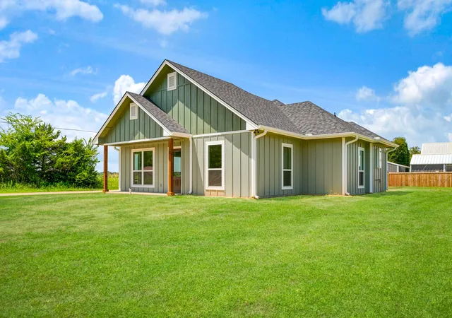 3rd image of 705 Daniel St, Blossom, TX 75416 | MLS# 21338113