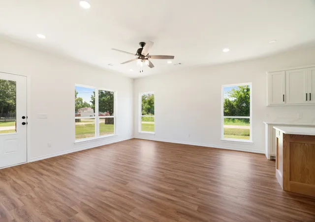 4th image of 705 Daniel St, Blossom, TX 75416 | MLS# 21338113