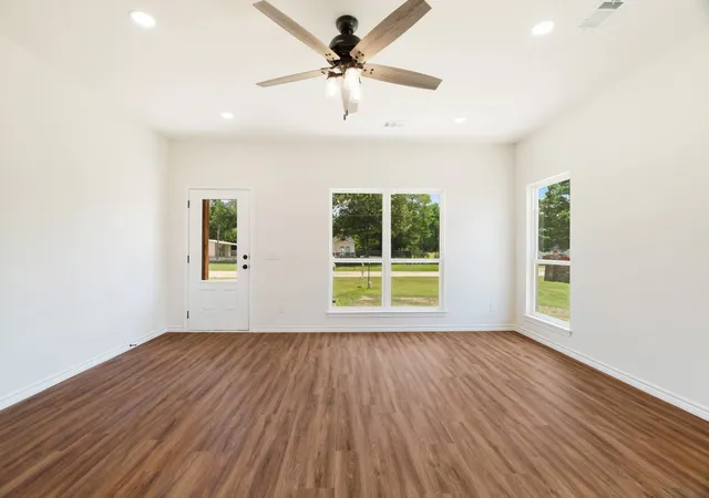 5th image of 705 Daniel St, Blossom, TX 75416 | MLS# 21338113