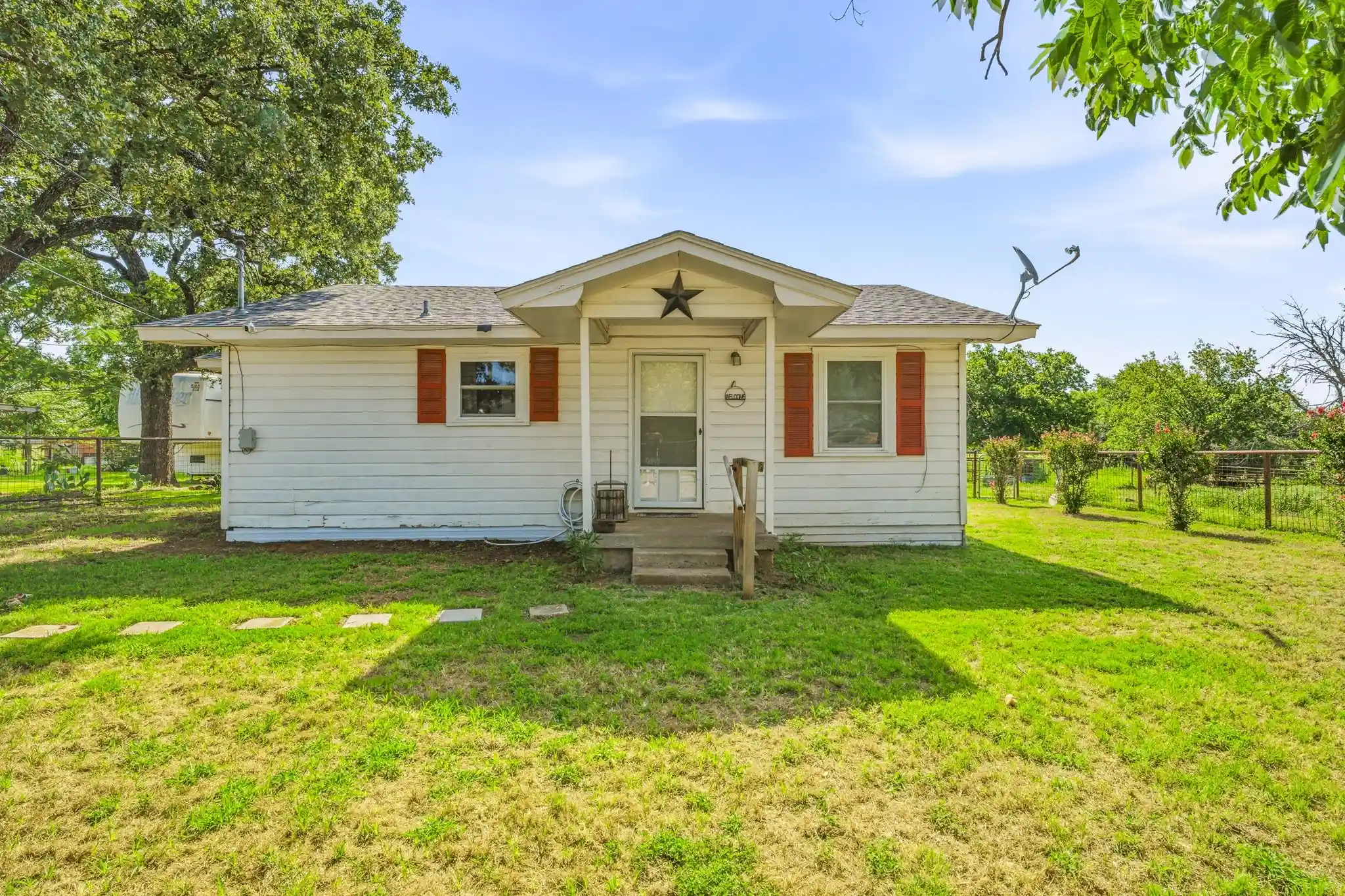 Photo 1 of Single family home for sale at 3704 County Road 801, Cleburne, TX 76031 | MLS# 21338358 | Listing updated on 2026-10-22
