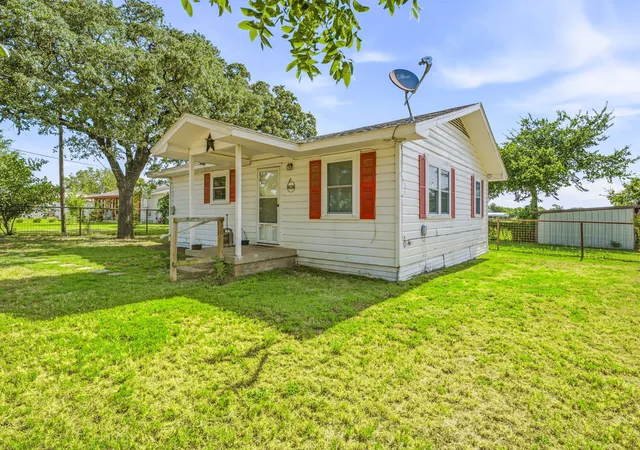 Photo 2 of Single family home for sale at 3704 County Road 801, Cleburne, TX 76031 | MLS# 21338358 | Listing updated on 2026-07-22