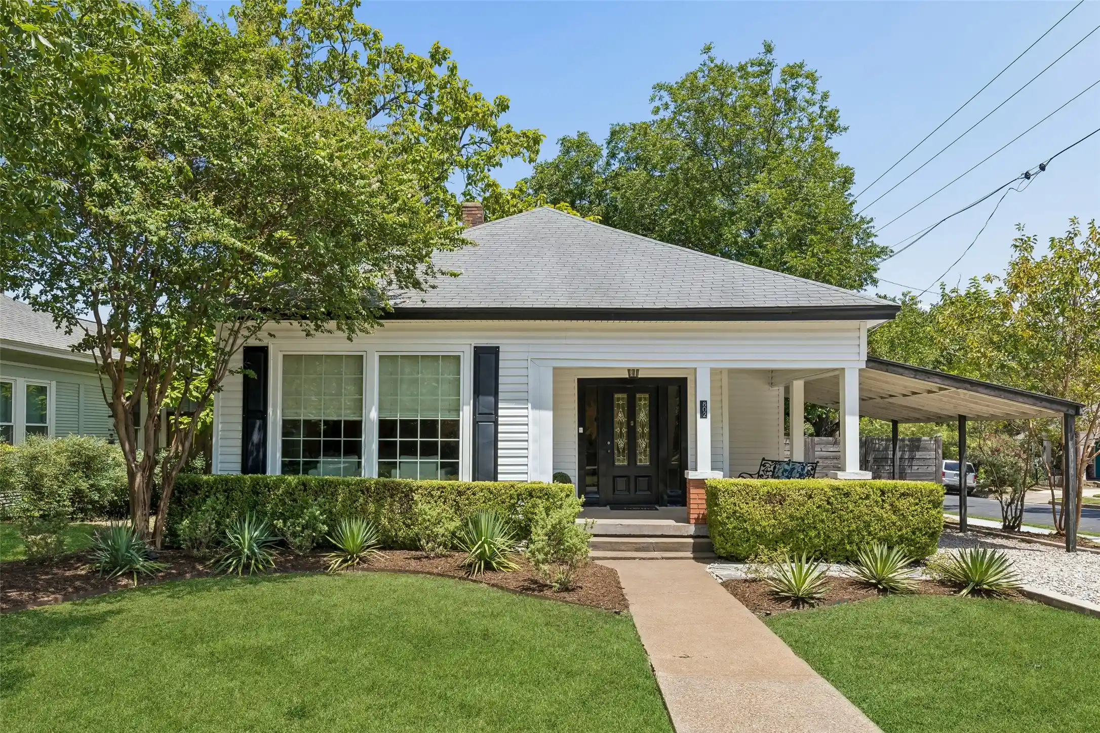 Photo 1 of Single family home for sale at 802 Turner Ave, Dallas, TX 75208 | MLS# 21336146 | Listing updated on 2026-10-24