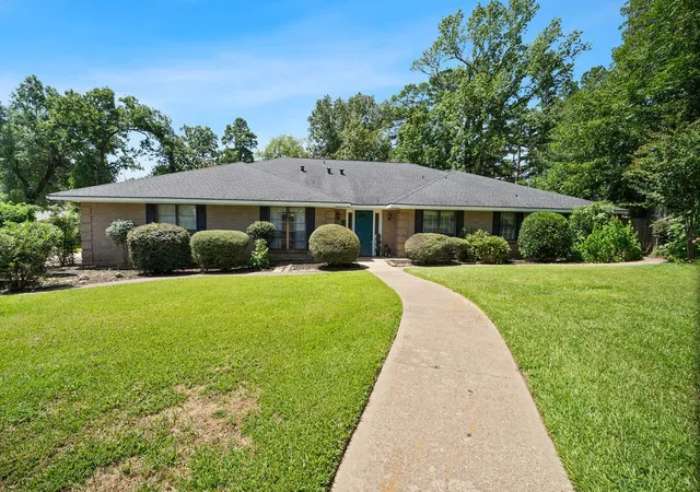 Single family home for sale at 2829 Yorktown Dr, Tyler, TX 75701 | MLS# 21336947