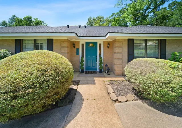 Photo 3 of Single family home for sale at 2829 Yorktown Dr, Tyler, TX 75701 | MLS# 21336947 | Listing updated on 2026-10-03