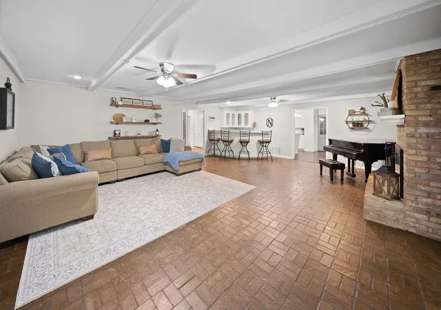 Photo 4 of Single family home for sale at 2829 Yorktown Dr, Tyler, TX 75701 | MLS# 21336947 | Listing updated on 2026-10-03