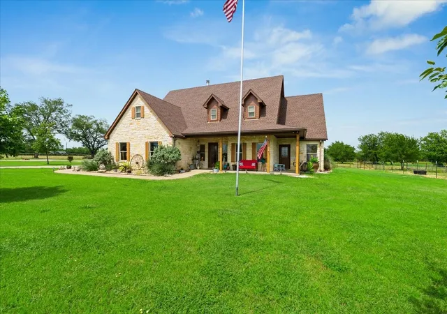 Photo 2 of Single family home for sale at 7303 S Us Hwy 287, Corsicana, TX 75109 | MLS# 21338126 | Listing updated on 2026-07-26
