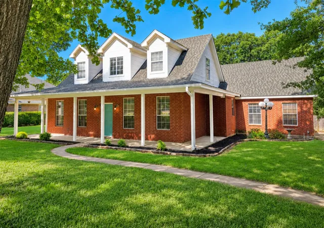 Photo 1 of Single family home for sale at 613 Forest Edge St, Burleson, TX 76028 | MLS# 21337149 | Listing updated on 2026-09-27