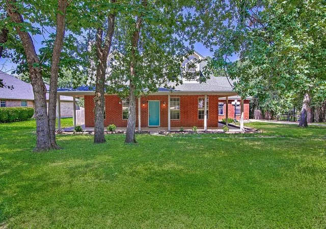Photo 2 of Single family home for sale at 613 Forest Edge St, Burleson, TX 76028 | MLS# 21337149 | Listing updated on 2026-09-27