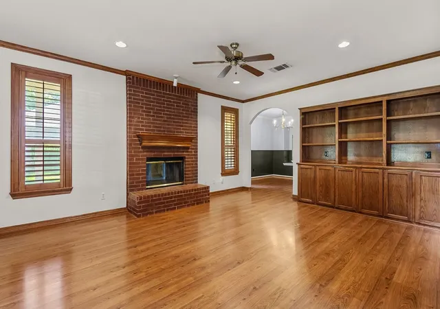 Photo 3 of Single family home for sale at 613 Forest Edge St, Burleson, TX 76028 | MLS# 21337149 | Listing updated on 2026-09-27