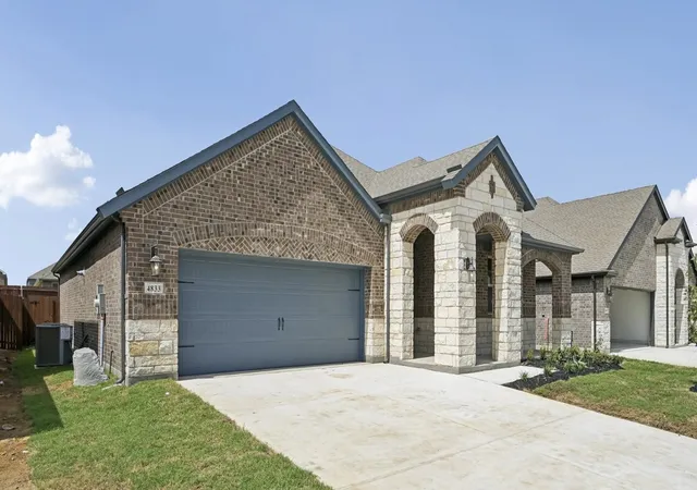 Photo 3 of Single family home for sale at 4833 Silver Touch Rd, Aubrey, TX 76227 | MLS# 21338481 | Listing updated on 2026-10-06