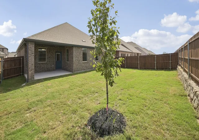 Photo 4 of Single family home for sale at 4833 Silver Touch Rd, Aubrey, TX 76227 | MLS# 21338481 | Listing updated on 2026-10-06