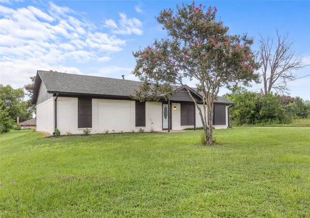 2nd image of 1939 E Texas St, Denison, TX 75021 | MLS# 21338213